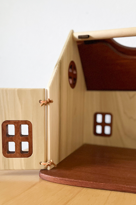 Thimbleberry Cottage - Classic Wooden Dollhouse